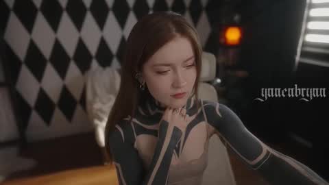 Snapshot of ynnenbrynn chatting on October 16, 6:36 am ynnenbrynn online show from October 16, 6:36 am