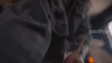 Snapshot of ynnenbrynn chatting on October 18, 6:48 am ynnenbrynn online show from October 18, 6:48 am