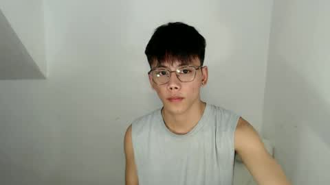 Snapshot of ynotyu chatting on June 15, 9:00 am ynotyu online show from June 15, 9:00 am