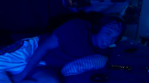 Snapshot of yobleez chatting on November 19, 10:26 am yobleez online show from November 19, 10:26 am