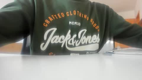 Snapshot of yoda130305 chatting on September 18, 3:47 pm yoda130305 online show from September 18, 3:47 pm