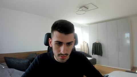 Snapshot of yoda130305 chatting on October 31, 1:45 pm yoda130305 online show from October 31, 1:45 pm