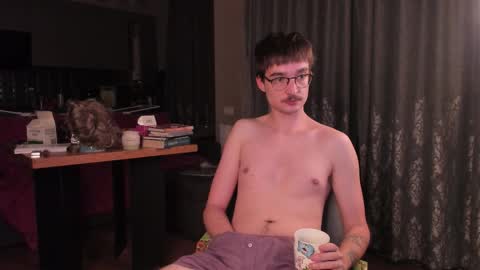 Snapshot of yoga_pizza_420 chatting on January 7, 4:04 am Max online show from January 7, 4:04 am