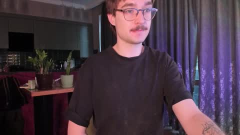 Snapshot of yoga_pizza_420 chatting on March 6, 4:42 am Max online show from March 6, 4:42 am