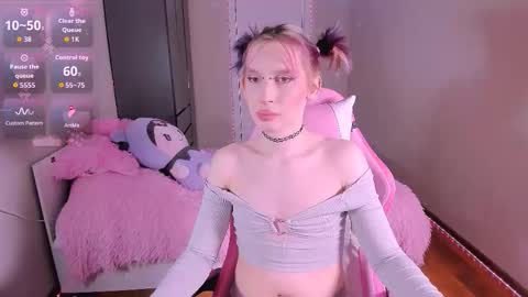 Mikaella - Mika online show from March 11, 10:38 pm