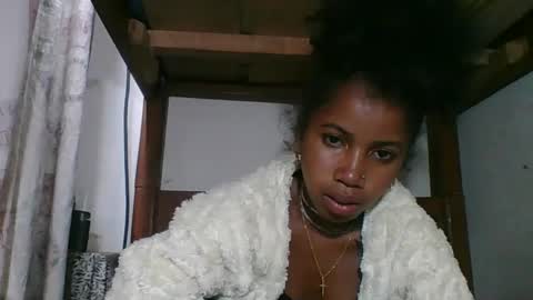 yolandrina05 online show from February 4, 11:09 pm