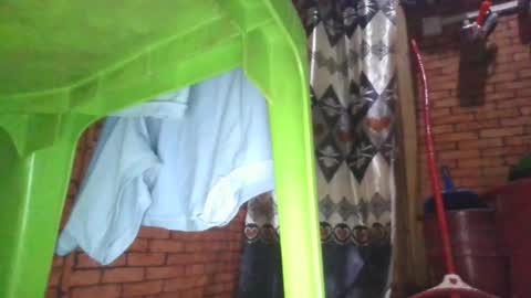 yolandrina05 online show from August 1, 2:33 am