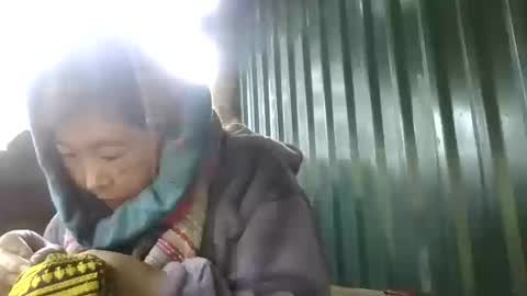 yongmi_ online show from December 16, 2:27 am