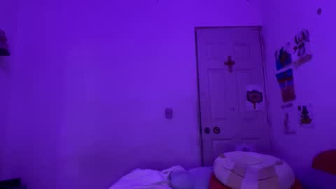 yorlenig692 online show from November 17, 1:22 am