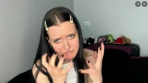 Snapshot of yoru_suzuma chatting on April 10, 8:08 am Naomi online show from April 10, 8:08 am