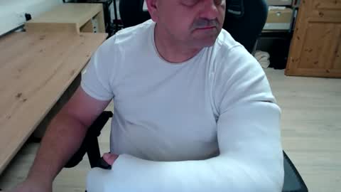 yoschi1976 online show from October 31, 5:03 pm