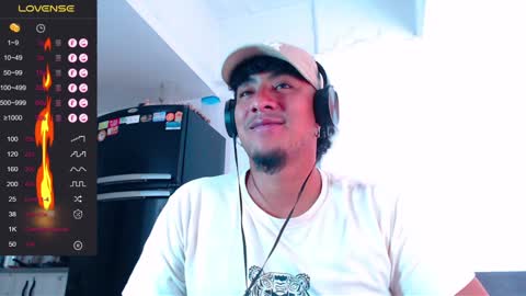 Snapshot of yosoy_enzo2020 chatting on December 9, 3:44 pm Enzo online show from December 9, 3:44 pm