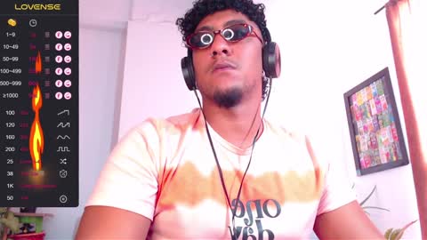 Snapshot of yosoy_enzo2020 chatting on December 10, 3:01 pm Enzo online show from December 10, 3:01 pm