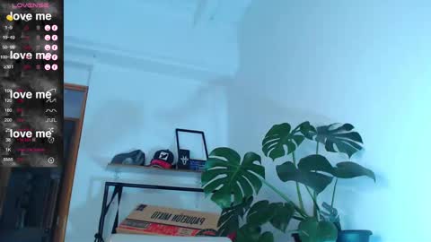 Snapshot of yosoy_enzo2020 chatting on February 24, 12:05 pm Enzo online show from February 24, 12:05 pm