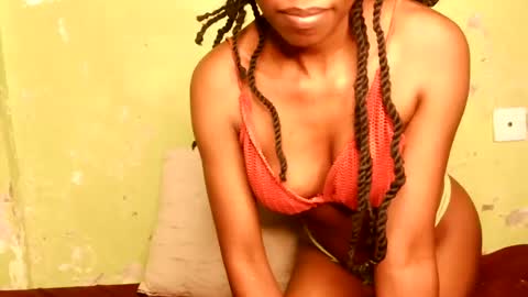 Snapshot of yosweetslut chatting on July 12, 12:45 am Sweetkitty online show from July 12, 12:45 am
