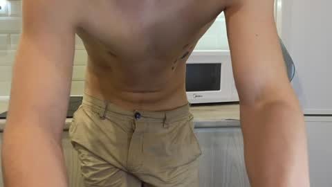 Snapshot of you_dream_ chatting on December 9, 9:17 am you_dream_ online show from December 9, 9:17 am