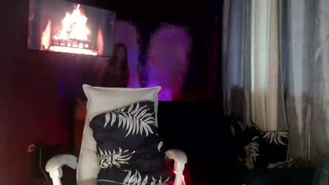 Snapshot of you_should_try chatting on December 29, 8:33 am Denice online show from December 29, 8:33 am