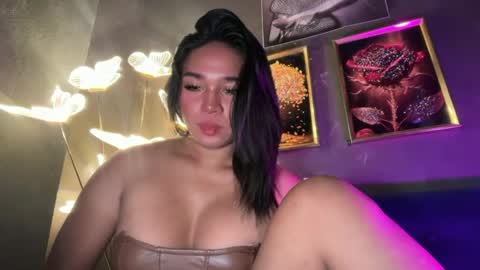 Snapshot of you_should_try chatting on May 26, 3:57 am Denice online show from May 26, 3:57 am