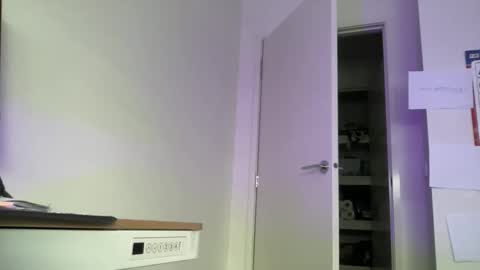 Snapshot of you_squirt chatting on March 22, 10:57 pm Blackmeat online show from March 22, 10:57 pm