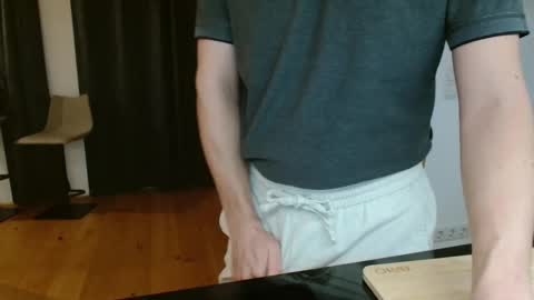 Snapshot of youboyvie chatting on December 17, 4:02 pm Rob online show from December 17, 4:02 pm