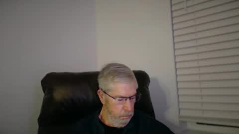 Snapshot of yougogirl_3 chatting on December 18, 12:11 pm Colorado Guy Straight online show from December 18, 12:11 pm