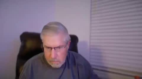 Snapshot of yougogirl_3 chatting on December 19, 12:12 pm Colorado Guy Straight online show from December 19, 12:12 pm