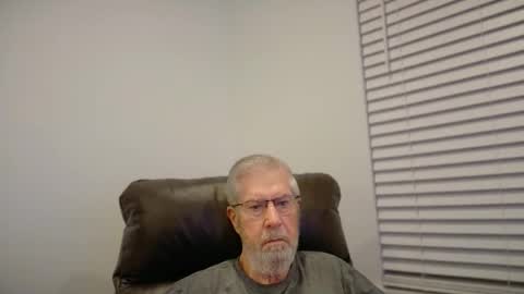 Snapshot of yougogirl_3 chatting on December 21, 12:01 pm Colorado Guy Straight online show from December 21, 12:01 pm