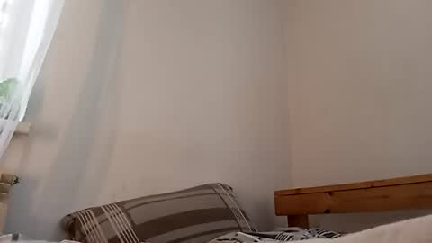 Snapshot of younh23wood chatting on June 17, 5:32 am younh23wood online show from June 17, 5:32 am