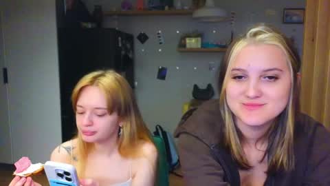 Anna and Luna online show from April 27, 6:06 pm