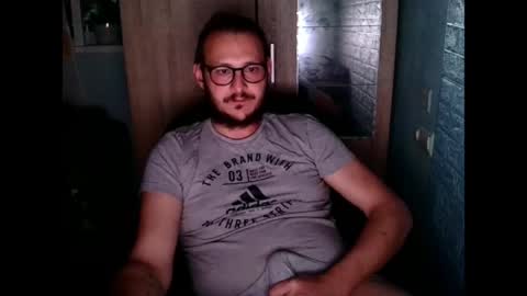 Snapshot of younromki chatting on April 11, 6:34 pm A... online show from April 11, 6:34 pm