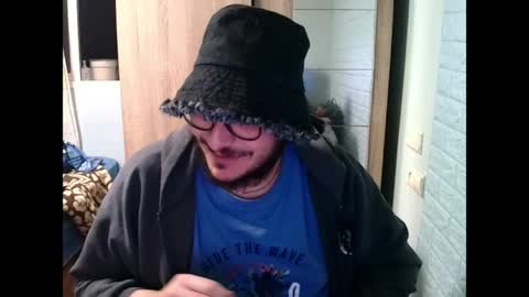 Snapshot of younromki chatting on April 13, 7:08 pm A... online show from April 13, 7:08 pm