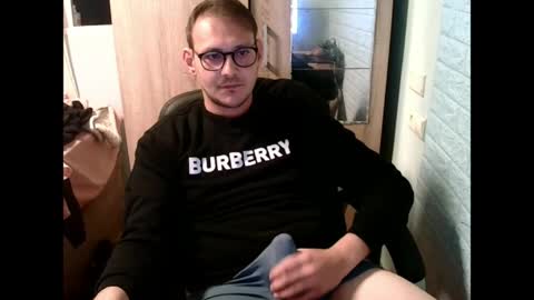 Snapshot of younromki chatting on April 25, 7:00 pm A... online show from April 25, 7:00 pm