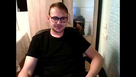 Snapshot of younromki chatting on April 28, 7:08 pm A... online show from April 28, 7:08 pm