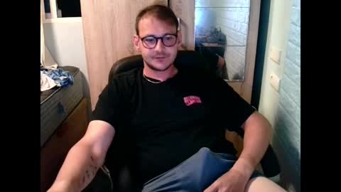 Snapshot of younromki chatting on April 30, 10:25 pm A... online show from April 30, 10:25 pm