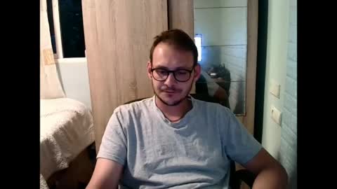 Snapshot of younromki chatting on May 12, 7:00 pm A... online show from May 12, 7:00 pm
