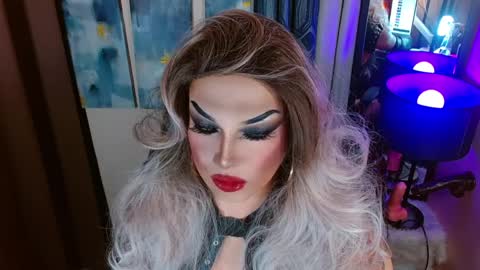 Snapshot of your1truequeen chatting on April 2, 6:22 am QUEEN MADISON online show from April 2, 6:22 am