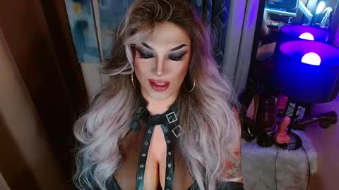 Snapshot of your1truequeen chatting on April 8, 9:09 am QUEEN MADISON online show from April 8, 9:09 am