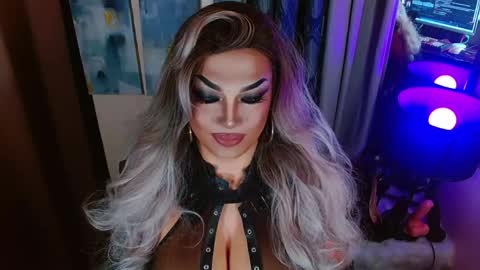 Snapshot of your1truequeen chatting on April 27, 4:38 pm QUEEN MADISON online show from April 27, 4:38 pm
