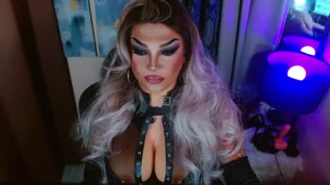 Snapshot of your1truequeen chatting on April 28, 8:47 pm QUEEN MADISON online show from April 28, 8:47 pm
