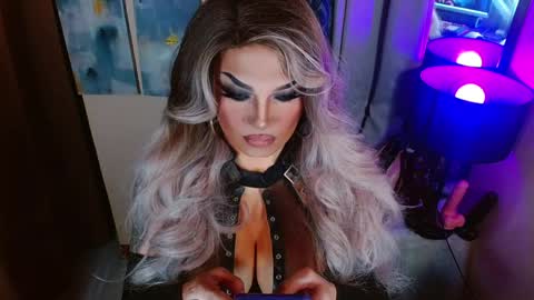 Snapshot of your1truequeen chatting on June 2, 4:53 pm QUEEN MADISON online show from June 2, 4:53 pm