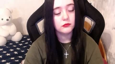 your_8a8y online show from December 19, 9:18 am