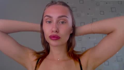 Snapshot of your_ameliaa chatting on June 1, 12:18 pm Amelia online show from June 1, 12:18 pm