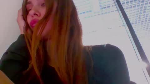 Snapshot of your_ameliaa chatting on June 14, 12:51 pm Amelia online show from June 14, 12:51 pm