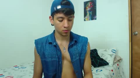 Snapshot of your_boy_hot chatting on May 18, 1:24 am your boy online show from May 18, 1:24 am