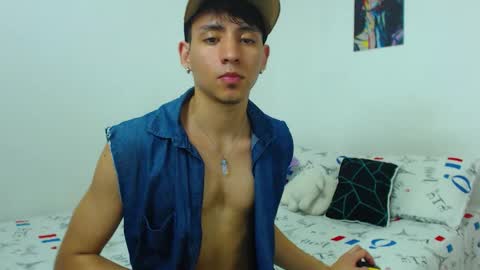 Snapshot of your_boy_hot chatting on June 6, 12:16 am your boy online show from June 6, 12:16 am