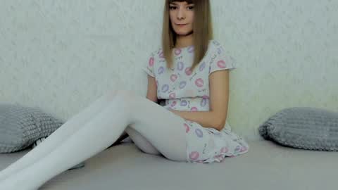 Snapshot of your_caramelka chatting on December 2, 5:37 am Lily online show from December 2, 5:37 am
