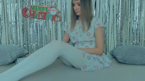 Snapshot of your_caramelka chatting on December 26, 11:21 am Lily online show from December 26, 11:21 am