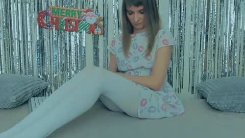 Snapshot of your_caramelka chatting on December 28, 2:10 pm Lily online show from December 28, 2:10 pm