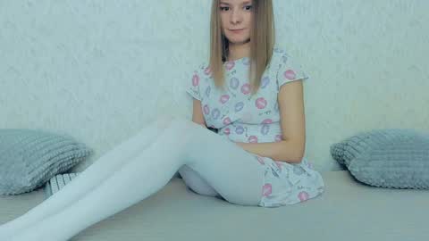 Snapshot of your_caramelka chatting on January 7, 11:26 am Lily online show from January 7, 11:26 am