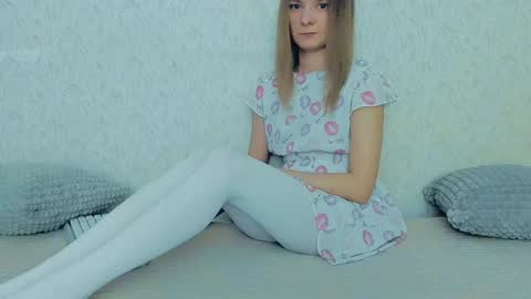 Snapshot of your_caramelka chatting on January 12, 5:13 am Lily online show from January 12, 5:13 am